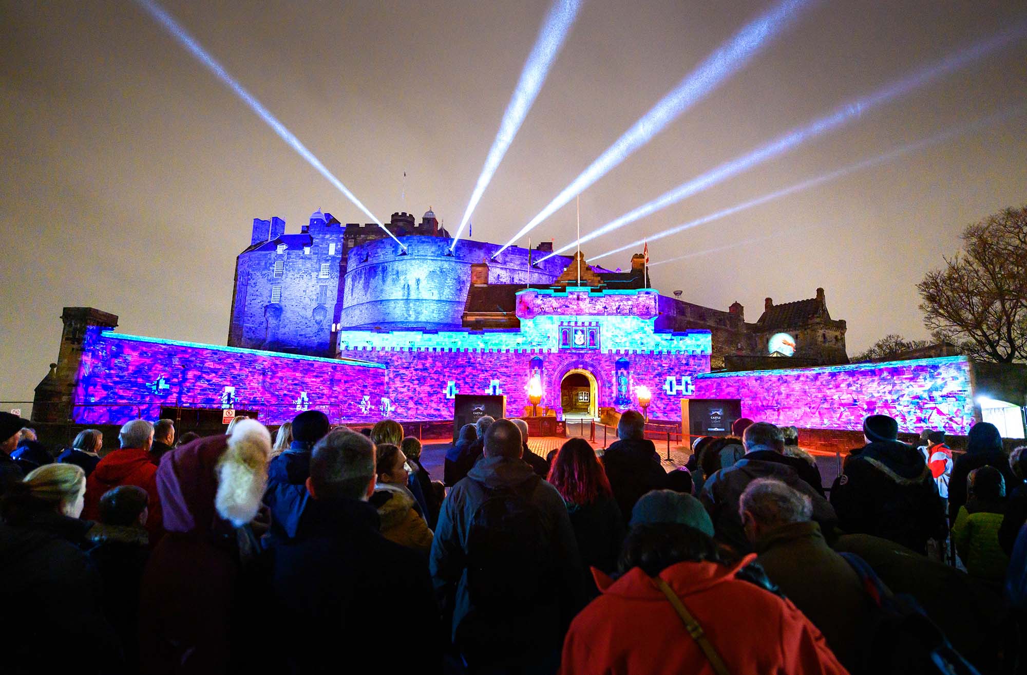 https://doubletakeprojections.com/wp-content/uploads/2020/03/Edinburgh_castle_COL_projection_mapping_event_light_walk_immersive_spectacle_scotland_uk_live_experience_14.jpg