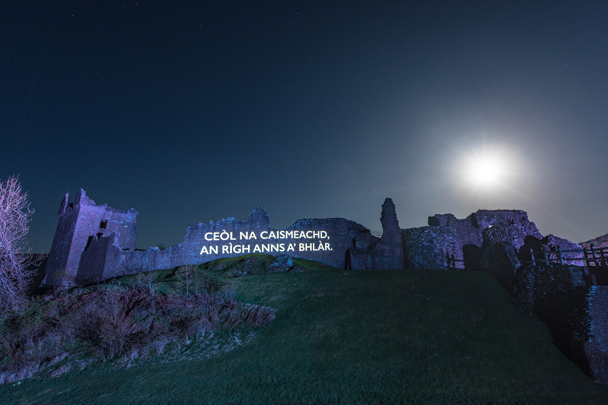 Òran nan Clachan projection timelapse film, Urquhart Castle
