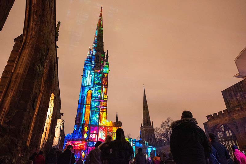 https://doubletakeprojections.com/wp-content/uploads/2020/04/Projection_mapping_scotland_england_uk_architectural_video_mapping_examples_live_show13.jpg
